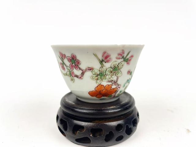 古玩陶瓷清雍正·粉彩花卉杯拍賣,當前價格198元