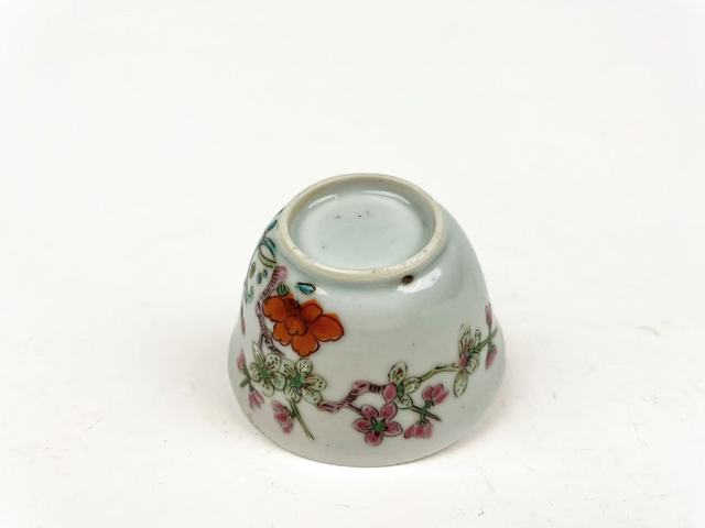 古玩陶瓷清雍正·粉彩花卉杯拍賣,當前價格198元