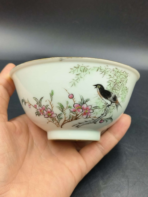 古玩陶瓷花鳥紋粉彩茶圓真品鑒賞圖