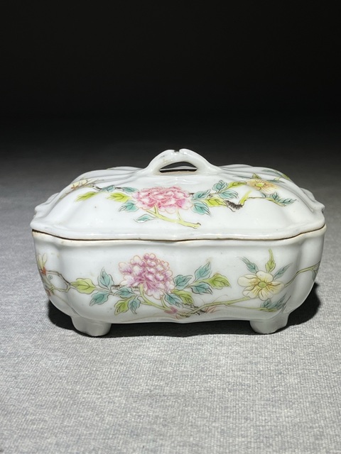 古玩陶瓷民國(guó)粉彩花卉紋肥皂盒真品鑒賞圖