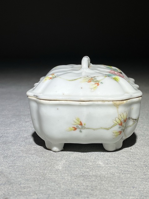 古玩陶瓷民國(guó)粉彩花卉紋肥皂盒真品鑒賞圖