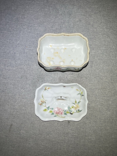 古玩陶瓷民國(guó)粉彩花卉紋肥皂盒真品鑒賞圖