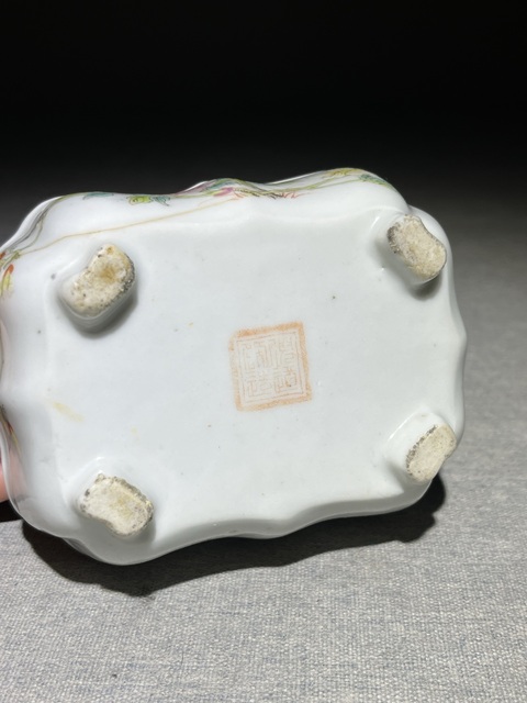 古玩陶瓷民國(guó)粉彩花卉紋肥皂盒真品鑒賞圖