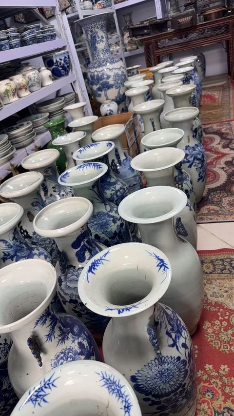古玩陶瓷豆青釉青花花鳥紋盤口瓶真品鑒賞圖
