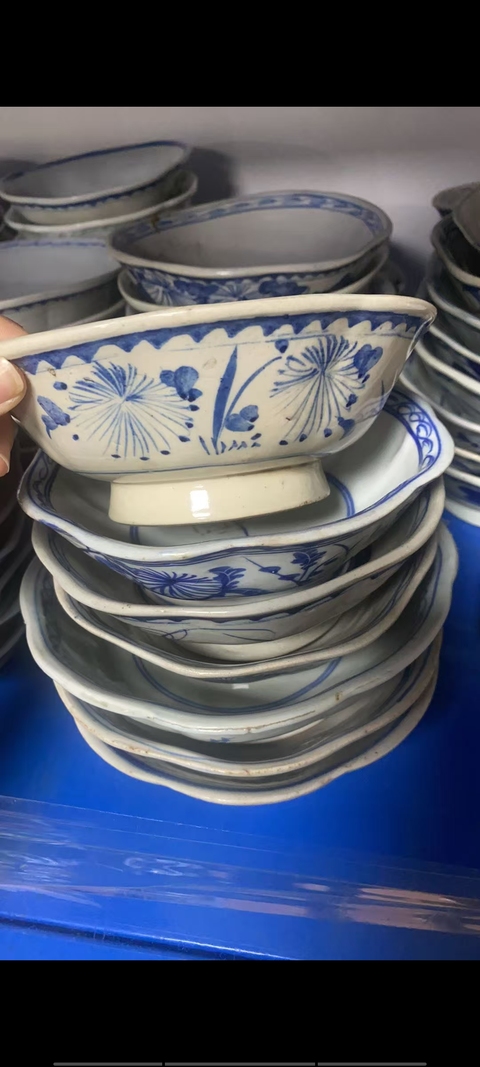 古玩陶瓷青花花卉紋花口碗真品鑒賞圖