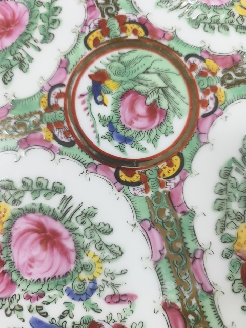 古玩陶瓷廣彩花蝶紋盤真品鑒賞圖