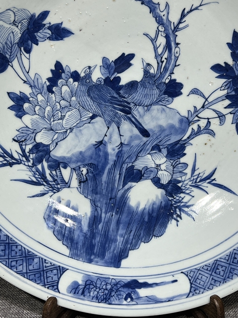 古玩陶瓷青花洞石花鳥紋盤真品鑒賞圖