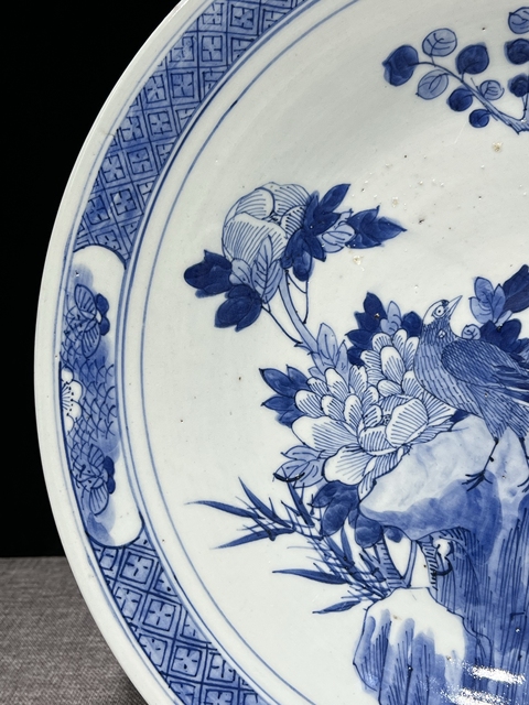 古玩陶瓷青花洞石花鳥紋盤真品鑒賞圖