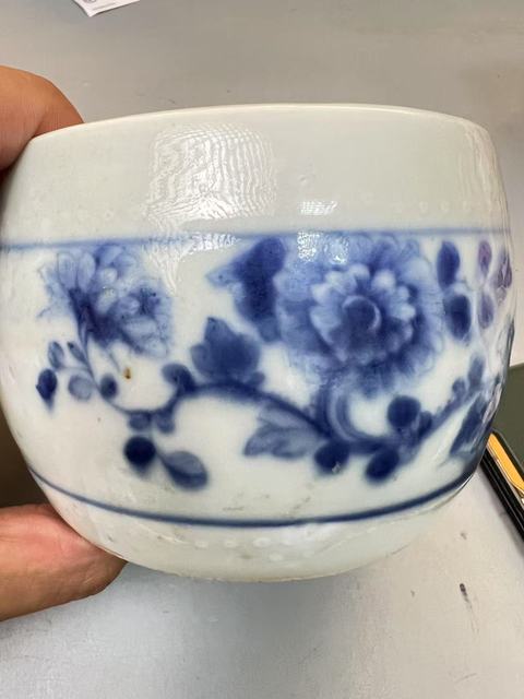 古玩陶瓷青花洞石花卉紋水洗真品鑒賞圖