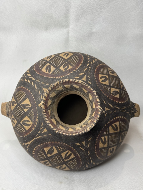 古玩陶瓷馬家窯文化·半山類型鋸齒網格大圈紋雙耳壺拍賣,當前價格1313元