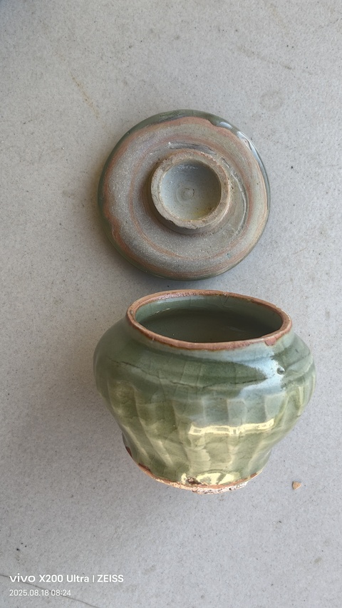 古玩陶瓷龍泉青瓷蓋罐真品鑒賞圖