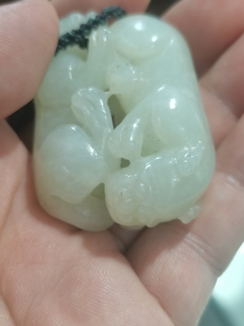 古玩玉器和田玉雕“瑞獸”把件真品鑒賞圖