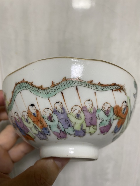 古玩陶瓷粉彩百子鬧春圖花口碗真品鑒賞圖