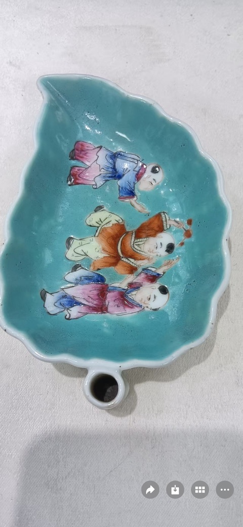 古玩陶瓷松石釉粉彩人物葉型盤真品鑒賞圖