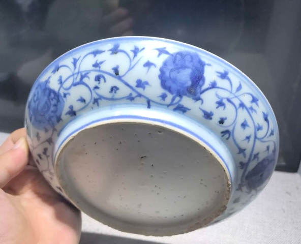 古玩陶瓷青花花卉紋盤真品鑒賞圖