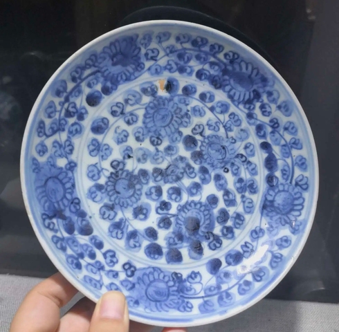 古玩陶瓷青花花卉紋盤真品鑒賞圖