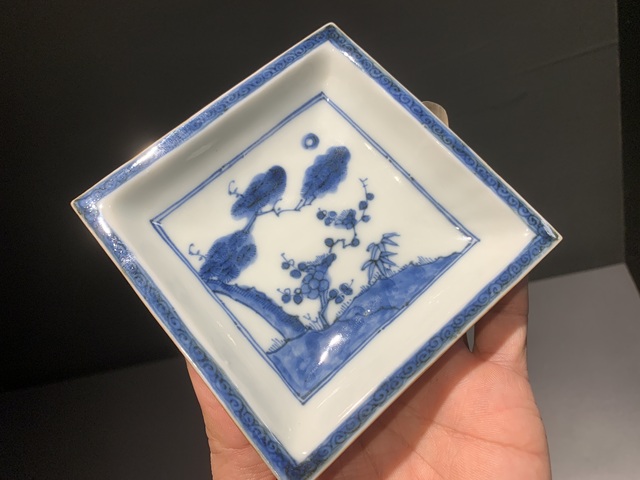 古玩陶瓷歲寒三友松竹梅四方青花盤真品鑒賞圖