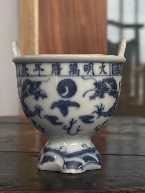 古玩陶瓷青花雙龍戲珠雙耳三足爐真品鑒賞圖