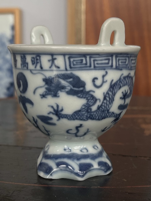 古玩陶瓷青花雙龍戲珠雙耳三足爐真品鑒賞圖