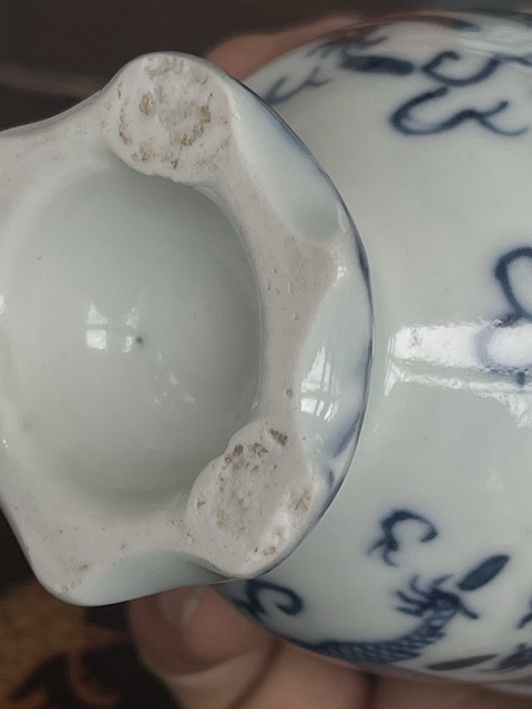 古玩陶瓷青花雙龍戲珠雙耳三足爐真品鑒賞圖