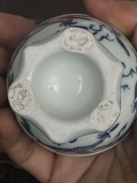 古玩陶瓷青花雙龍戲珠雙耳三足爐真品鑒賞圖