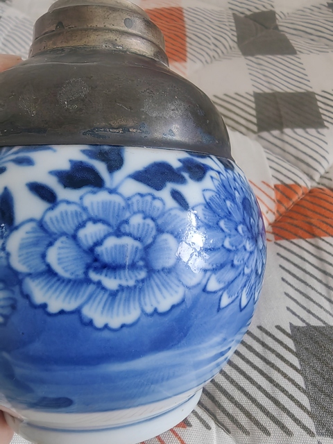 古玩陶瓷青花花卉紋煙燈真品鑒賞圖