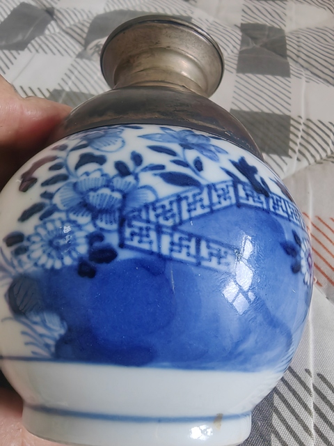 古玩陶瓷青花花卉紋煙燈真品鑒賞圖