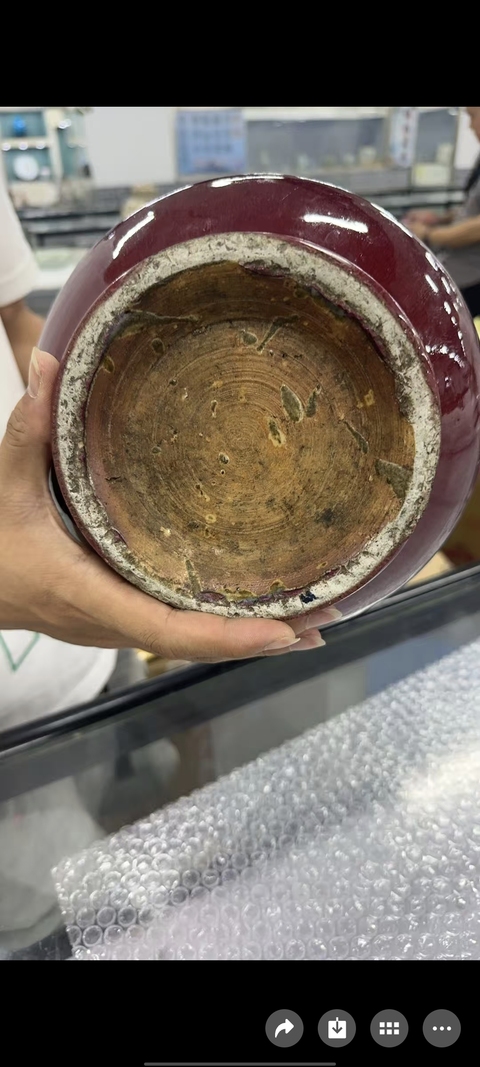 古玩陶瓷紅釉賞瓶真品鑒賞圖