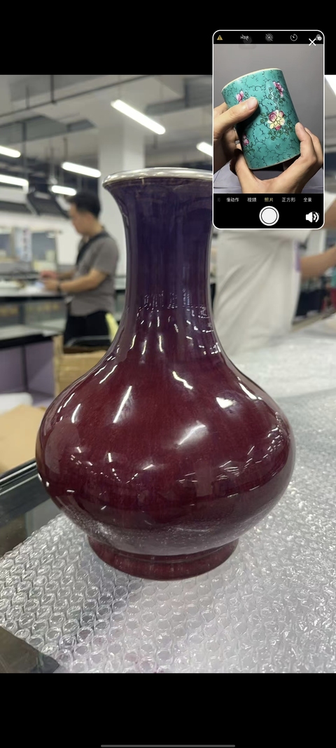 古玩陶瓷紅釉賞瓶真品鑒賞圖