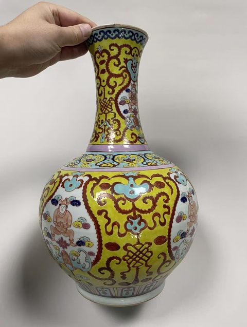 古玩陶瓷粉彩花卉開窗人物賞瓶真品鑒賞圖
