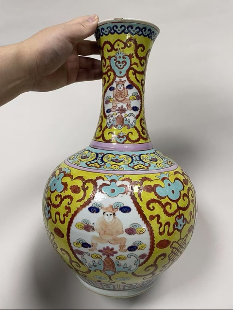 古玩陶瓷粉彩花卉開窗人物賞瓶真品鑒賞圖