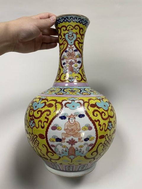 古玩陶瓷粉彩花卉開窗人物賞瓶真品鑒賞圖
