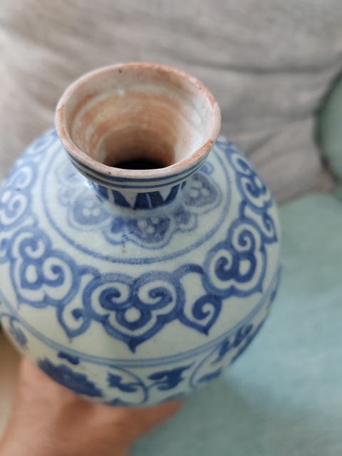 古玩陶瓷明中纏枝蓮紋梅瓶真品鑒賞圖
