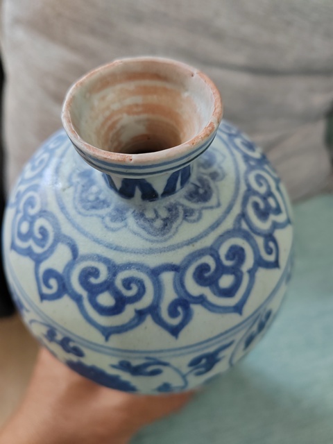 古玩陶瓷明中纏枝蓮紋梅瓶真品鑒賞圖
