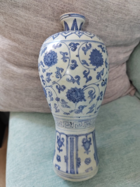 古玩陶瓷明中纏枝蓮紋梅瓶真品鑒賞圖