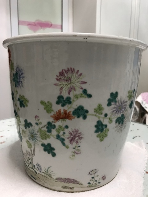 古玩陶瓷花卉紋粉彩花盆真品鑒賞圖