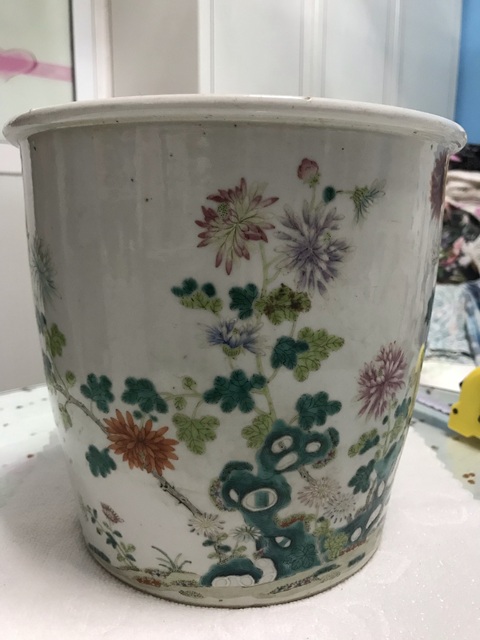 古玩陶瓷花卉紋粉彩花盆真品鑒賞圖
