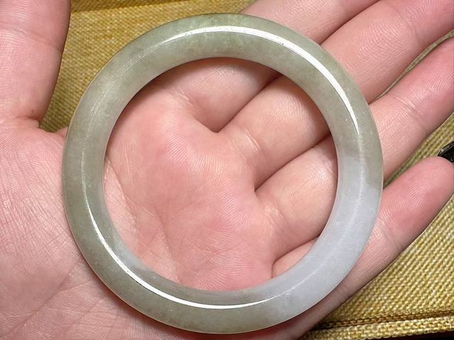 古玩玉器翡翠手鐲真品鑒賞圖