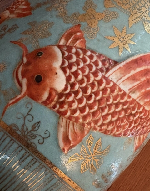 古玩陶瓷松石綠釉礬紅描金魚藻紋棒槌真品鑒賞圖