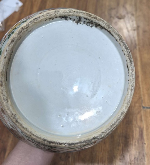 古玩陶瓷人物花鳥蝶紋廣彩瓶真品鑒賞圖