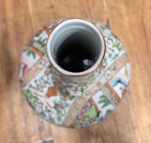 古玩陶瓷人物花鳥蝶紋廣彩瓶真品鑒賞圖