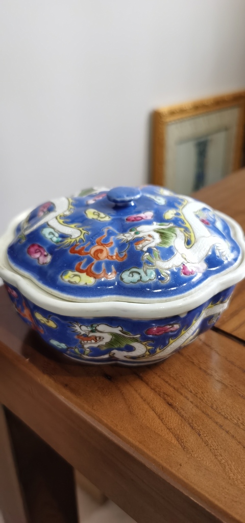 古玩陶瓷龍紋粉彩蓋盤真品鑒賞圖