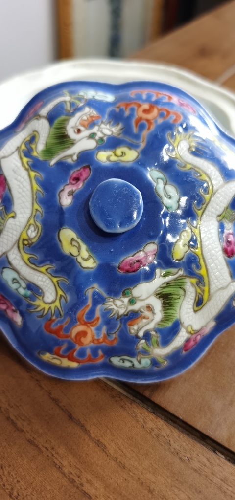 古玩陶瓷龍紋粉彩蓋盤真品鑒賞圖