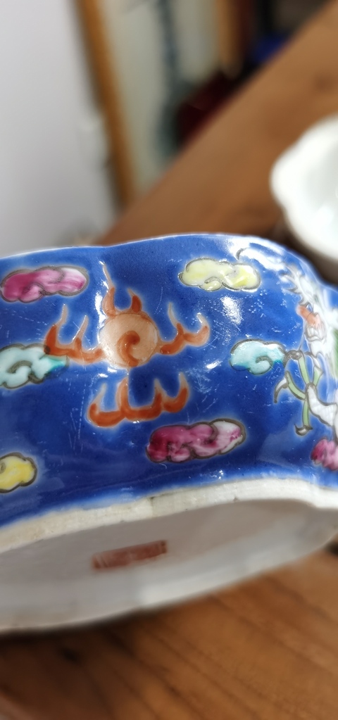 古玩陶瓷龍紋粉彩蓋盤真品鑒賞圖