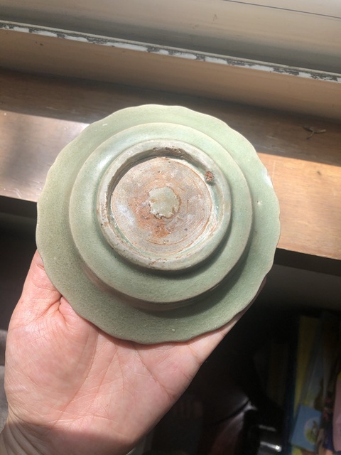 古玩陶瓷龍泉青瓷刻花花口盤真品鑒賞圖