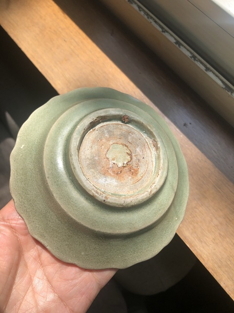 古玩陶瓷龍泉青瓷刻花花口盤真品鑒賞圖