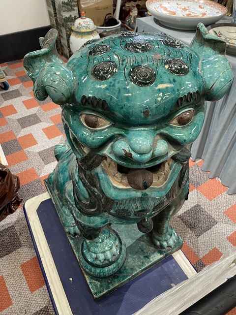 古玩陶瓷孔雀藍獅子真品鑒賞圖