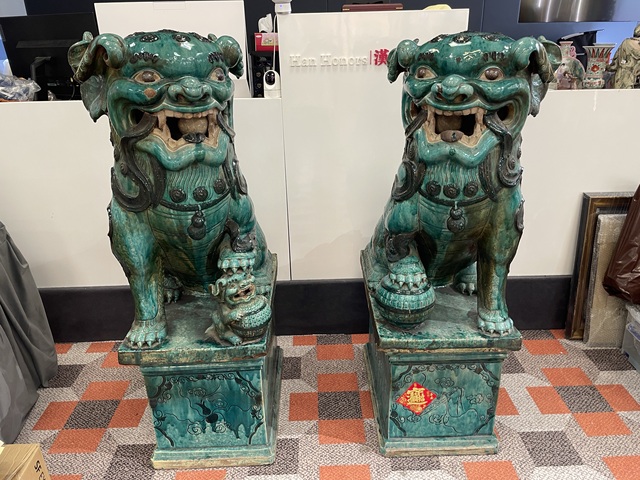 古玩陶瓷孔雀藍獅子真品鑒賞圖