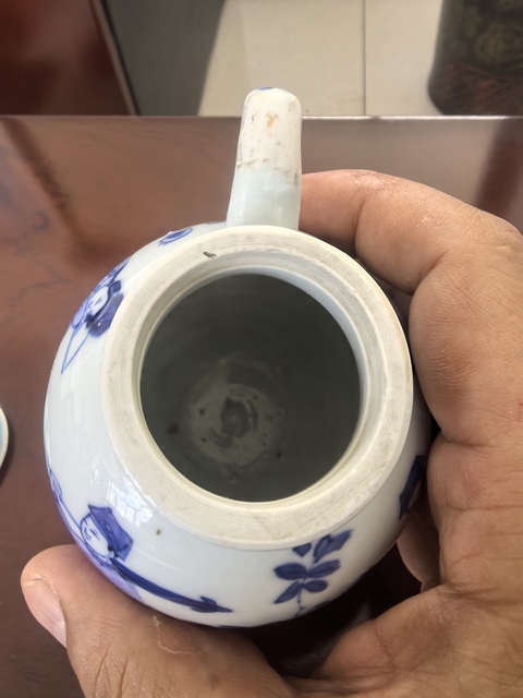 古玩陶瓷人物紋青花壺真品鑒賞圖