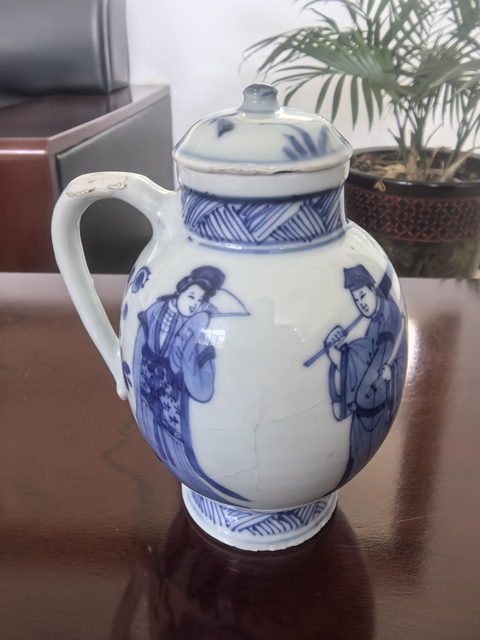 古玩陶瓷人物紋青花壺真品鑒賞圖